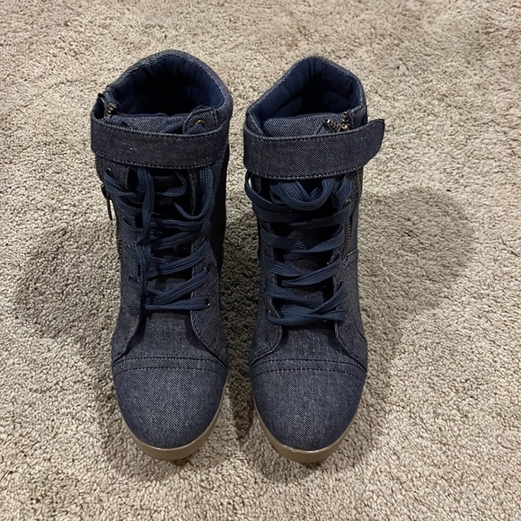 Platform construction style boots brand new only worn in the house - Picture 3 of 5